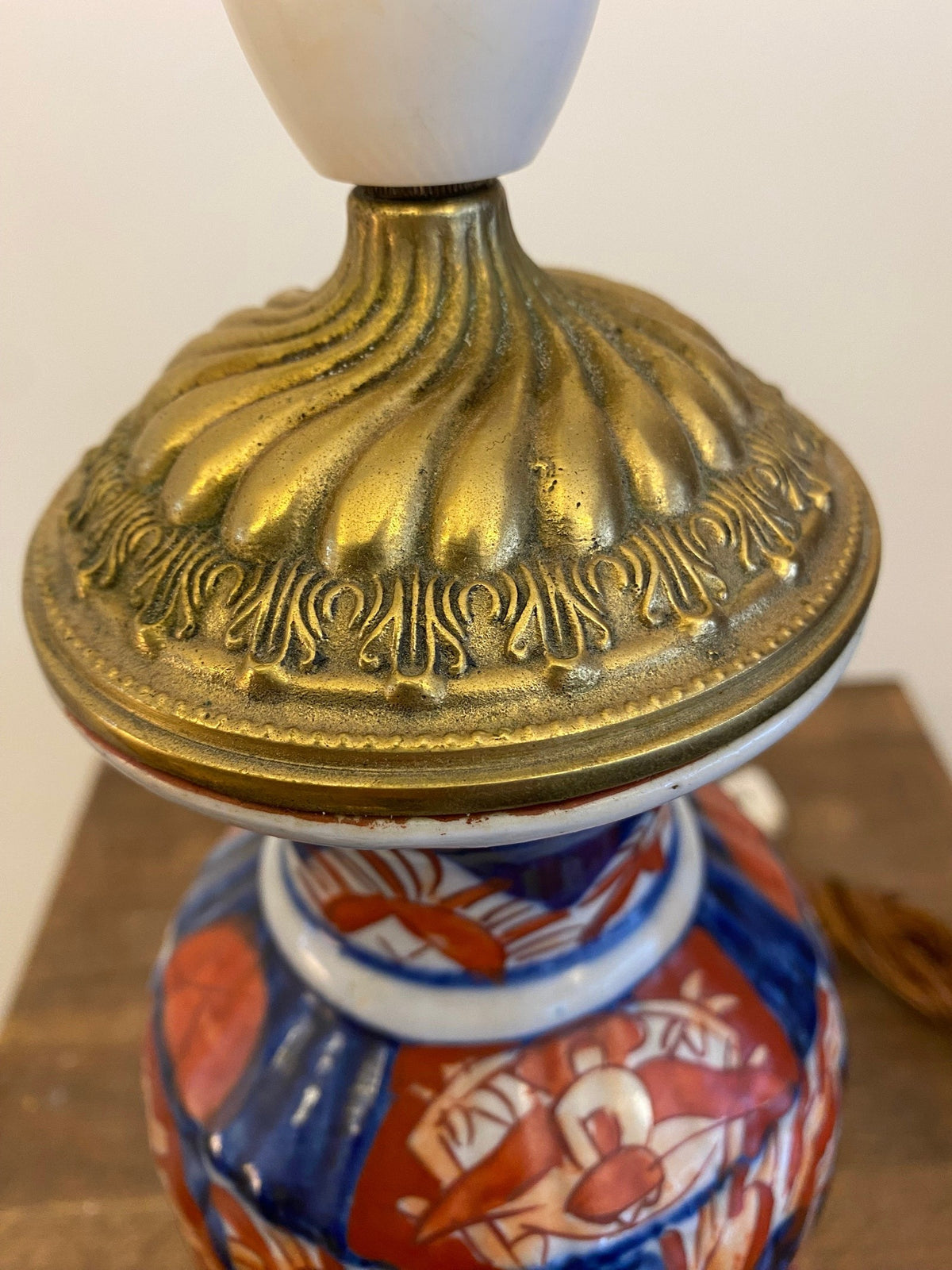 brugte-imari-bordlampe-i-porcelæn-og-messing-2