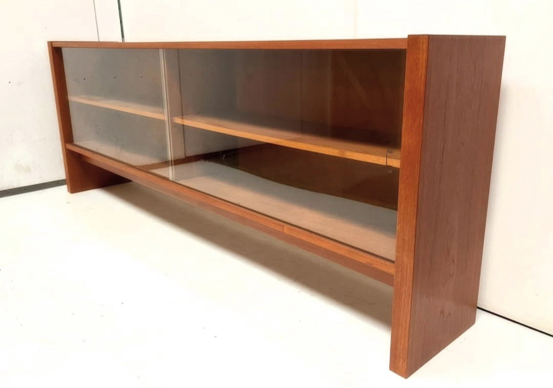 Skovby Skænk i Teak med Glaslåger