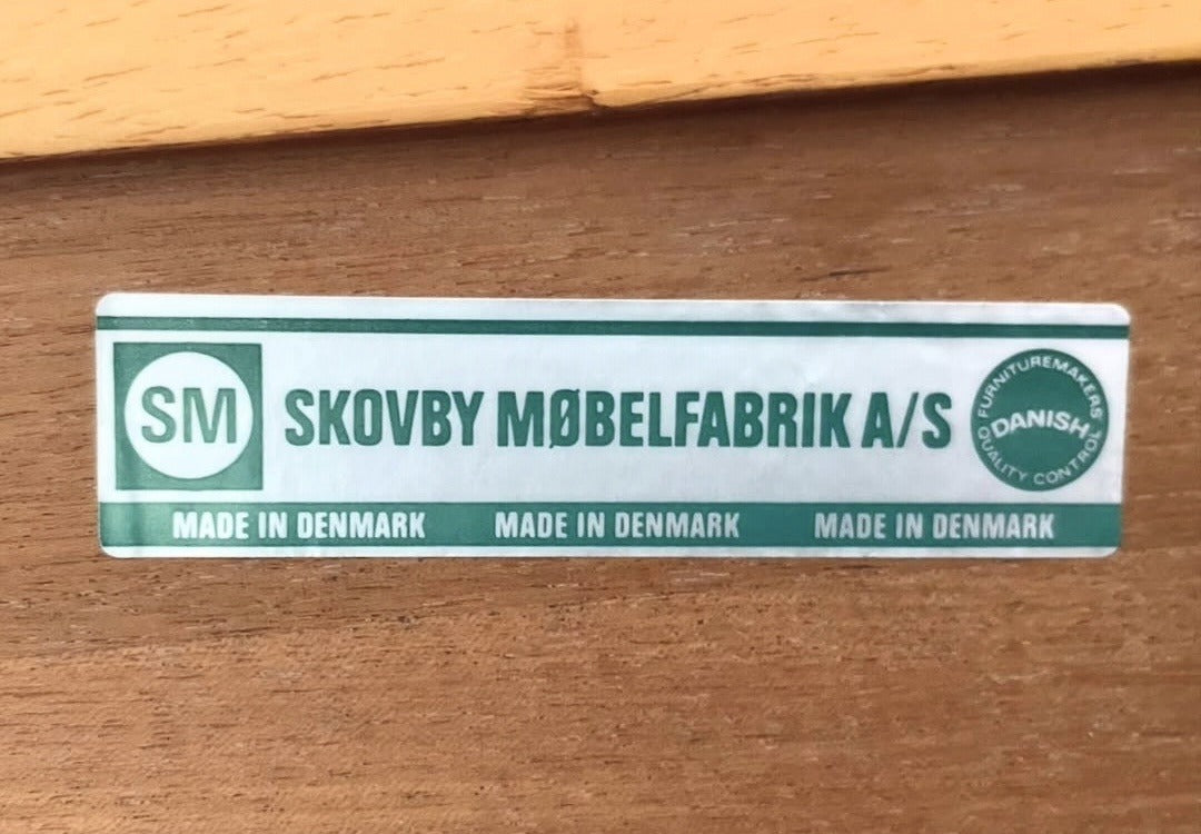 Skovby Skænk i Teak med Glaslåger
