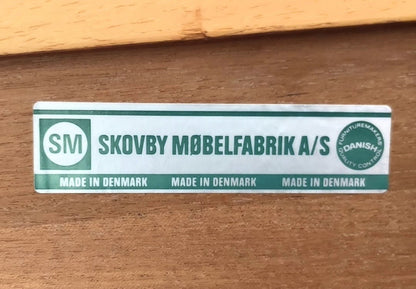 Skovby Skænk i Teak med Glaslåger
