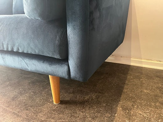 brugte-formel-a-velour-sofa-med-puf-petroleumsblå-1