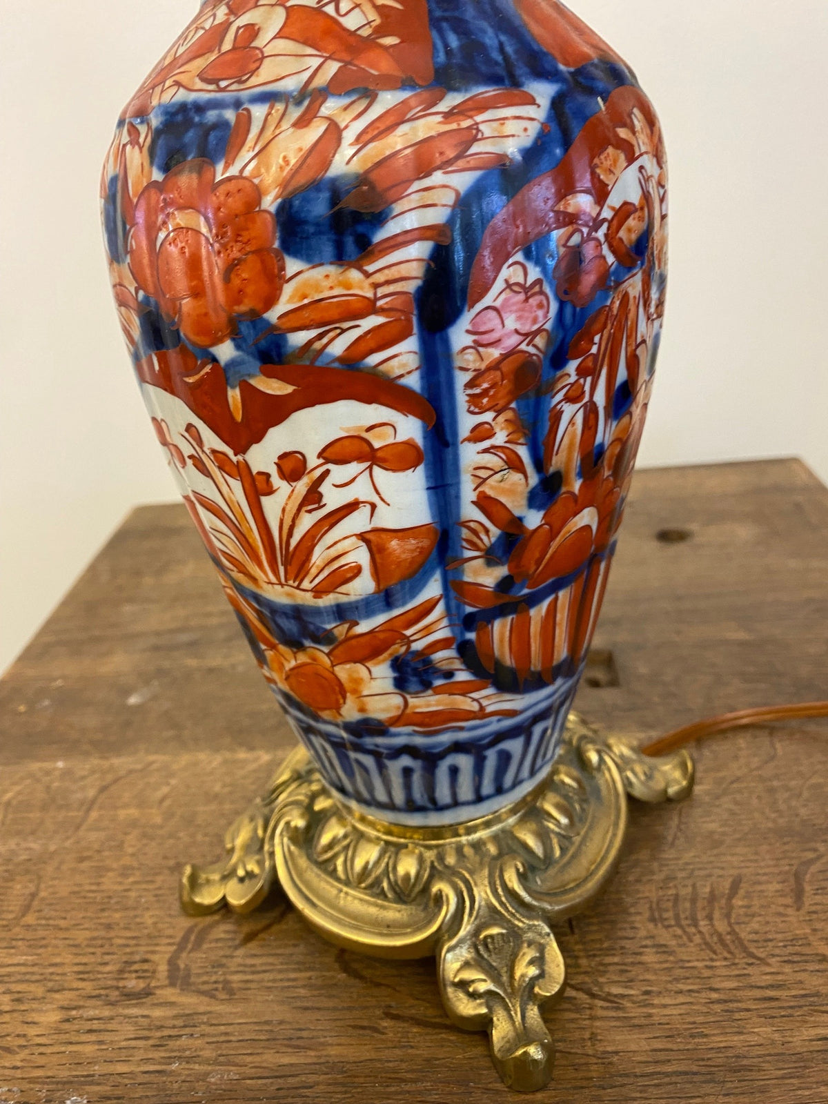brugte-imari-bordlampe-i-porcelæn-og-messing-1