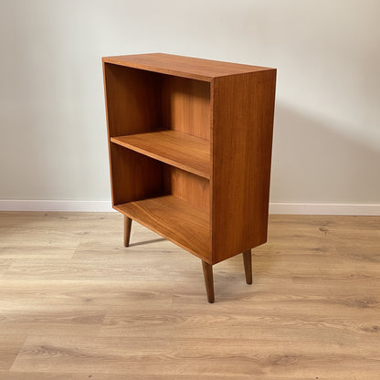 brugte-lille-bogreol-i-teak