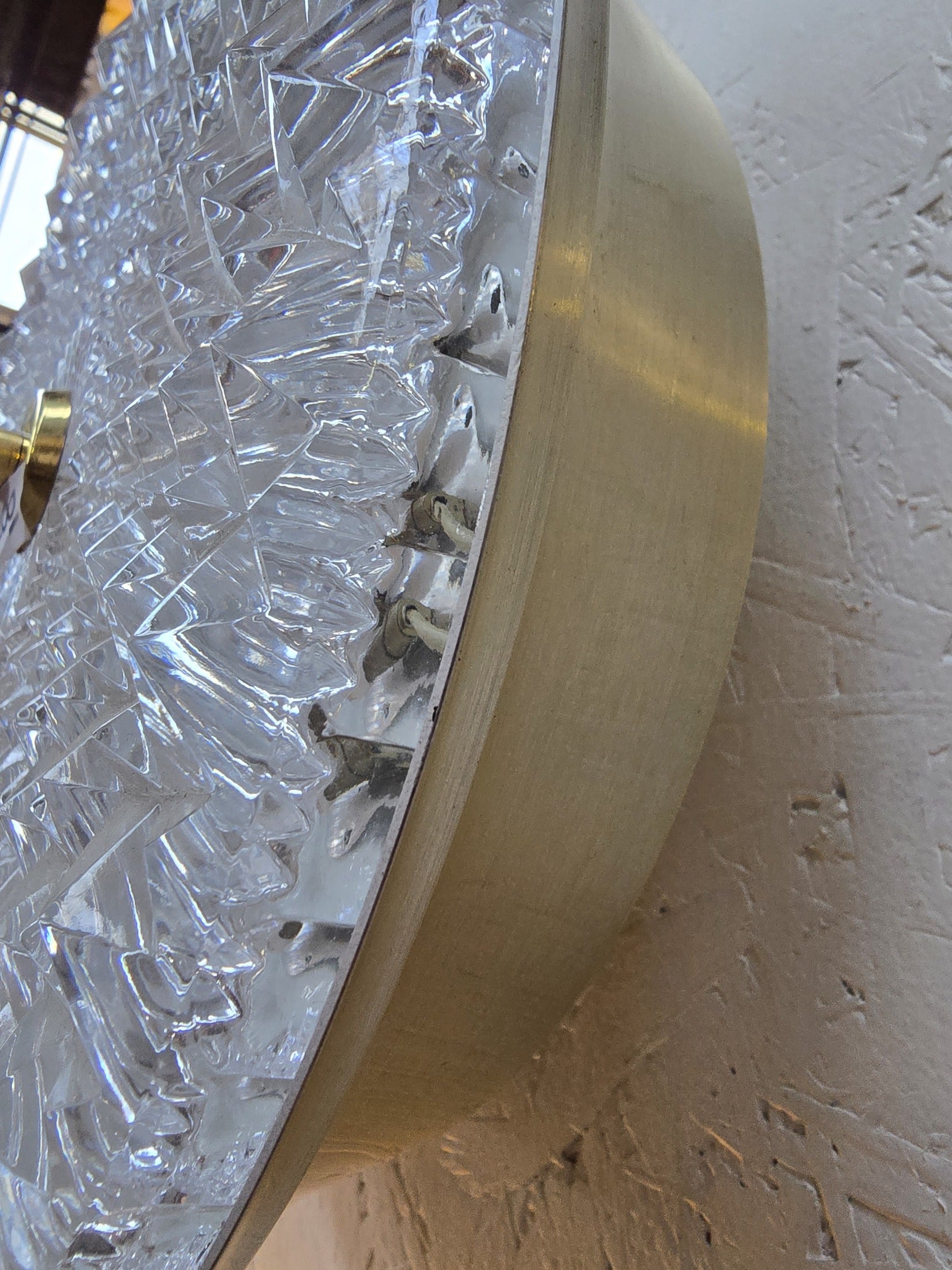 brugte-loftlampe-i-klar-glas-og-messing-2