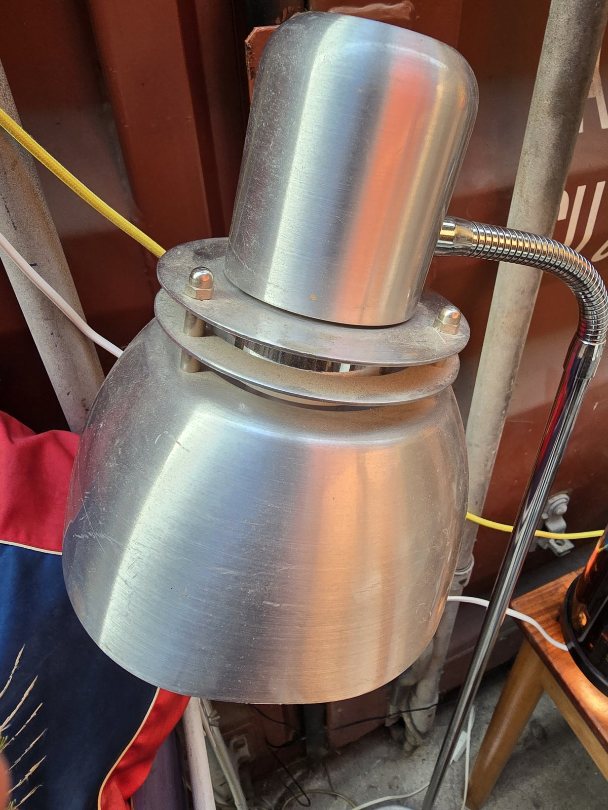 brugte-metalgulvlampe-i-sølv-1