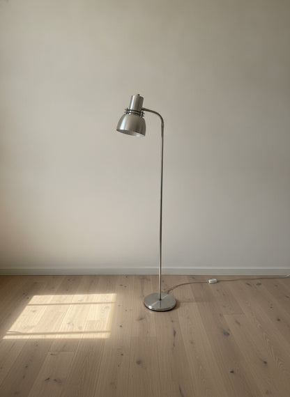 brugte-metalgulvlampe-i-sølv