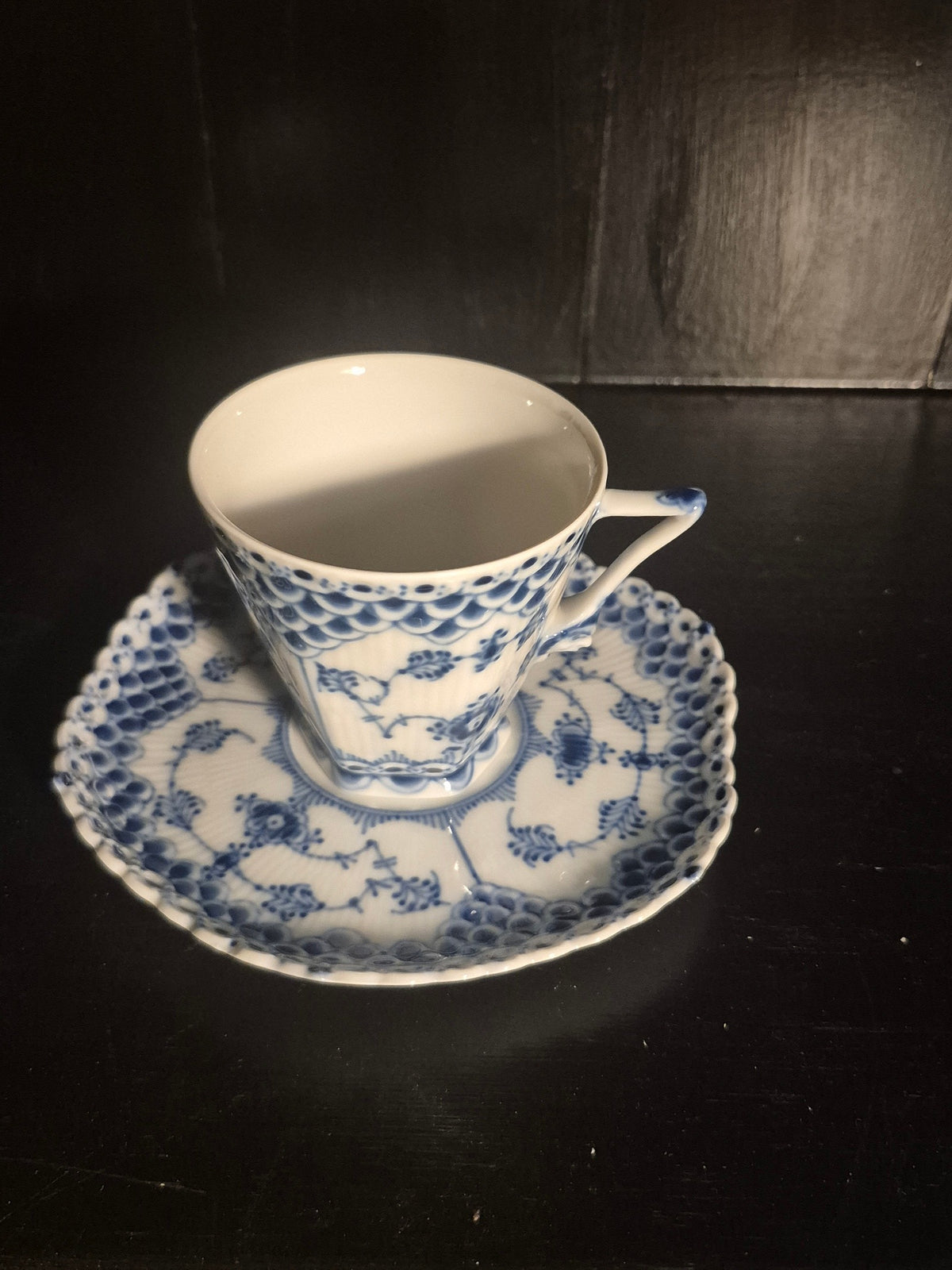 brugte-sæt-med-2-royal-copenhagen-kaffekopper-og-underkopper-1