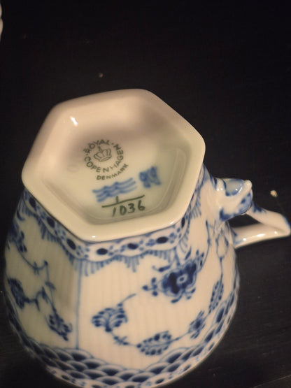 brugte-sæt-med-2-royal-copenhagen-kaffekopper-og-underkopper-2