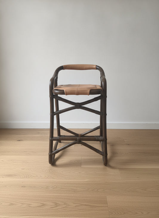 brugte-safari-barstole-i-rattan-og-læder-2-stk