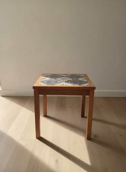 brugte-sidebord-i-teak-og-royal-copenhagen-kakler