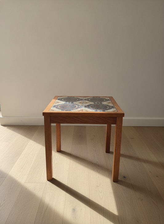 brugte-sidebord-i-teak-og-royal-copenhagen-kakler