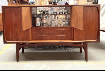 brugte-teak-skænk-med-bar-1960erne-1