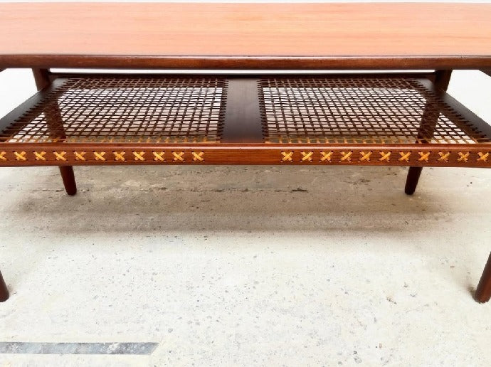 brugte-teak-sofabord-med-flet-hylde-8