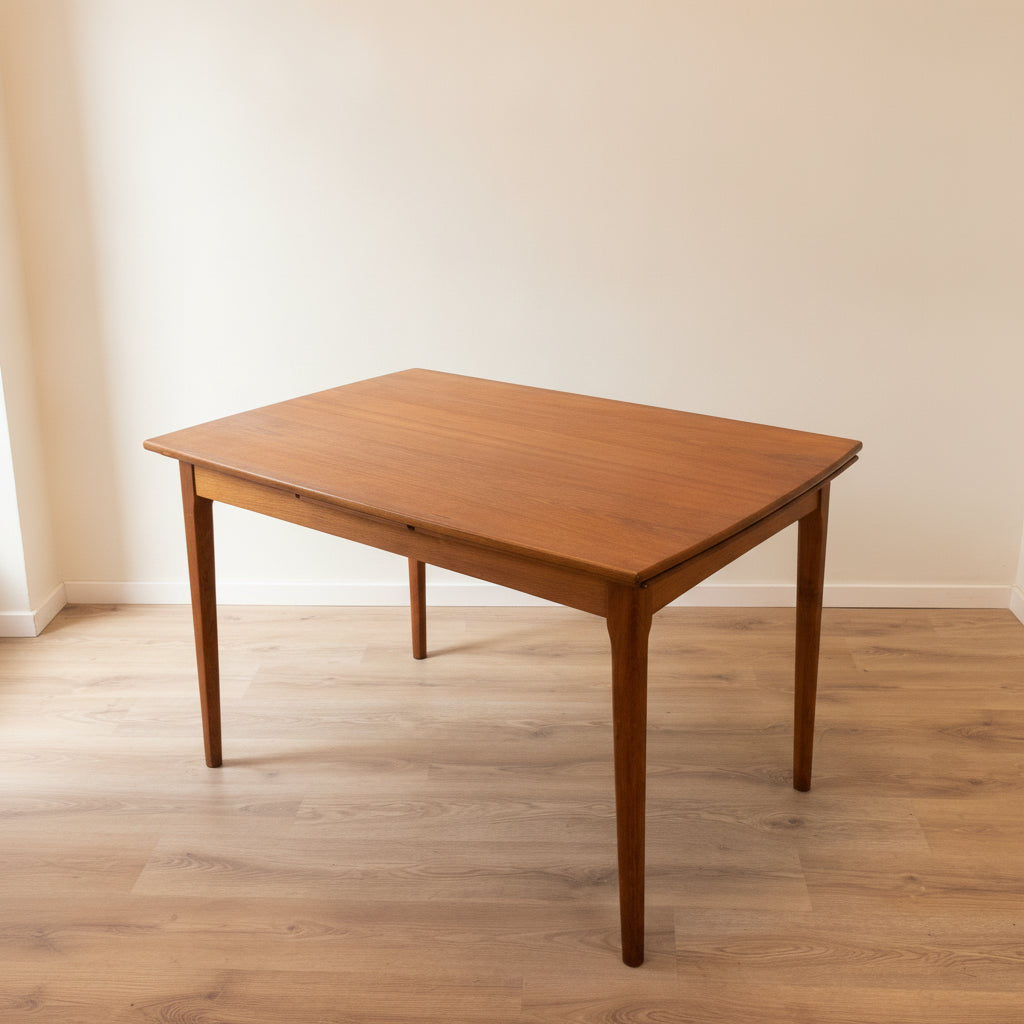 brugte-teak-spisebord-med-udtræk