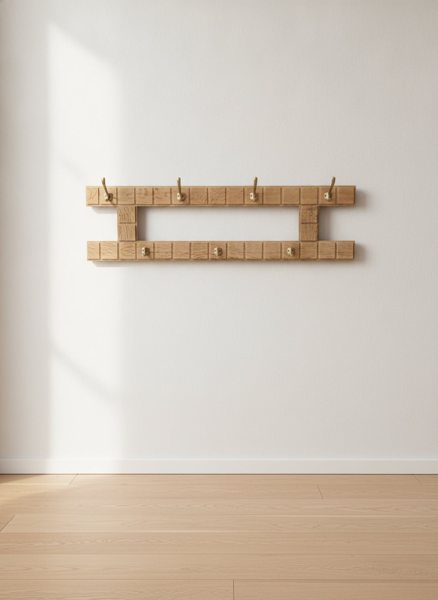 brugte-træ-knagerække-med-messingkroge