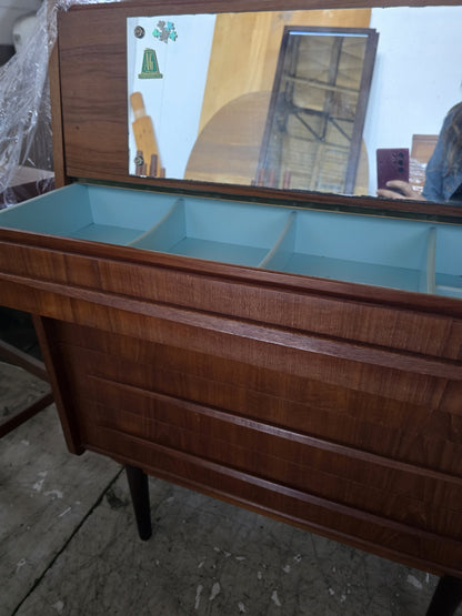 brugte-vintage-teak-sminkebord-med-spejl-og-skuffer-2