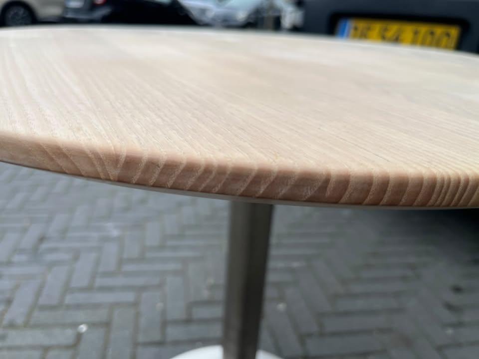 brugte-zeta-furniture-kompakt-egetræs-spisebord-2