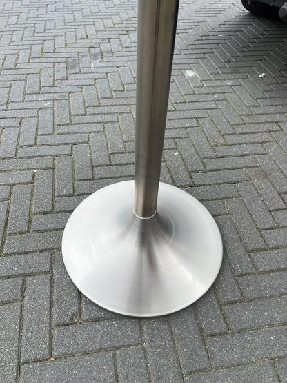 brugte-zeta-furniture-kompakt-egetræs-spisebord-4