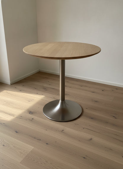 brugte-zeta-furniture-kompakt-egetræs-spisebord