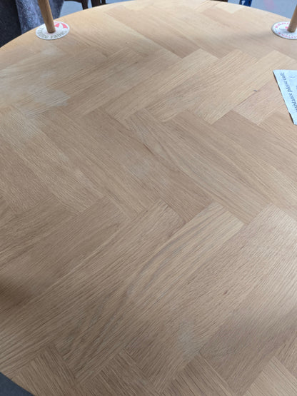 Rundt Spisebord i Egetræ med Parketmønster