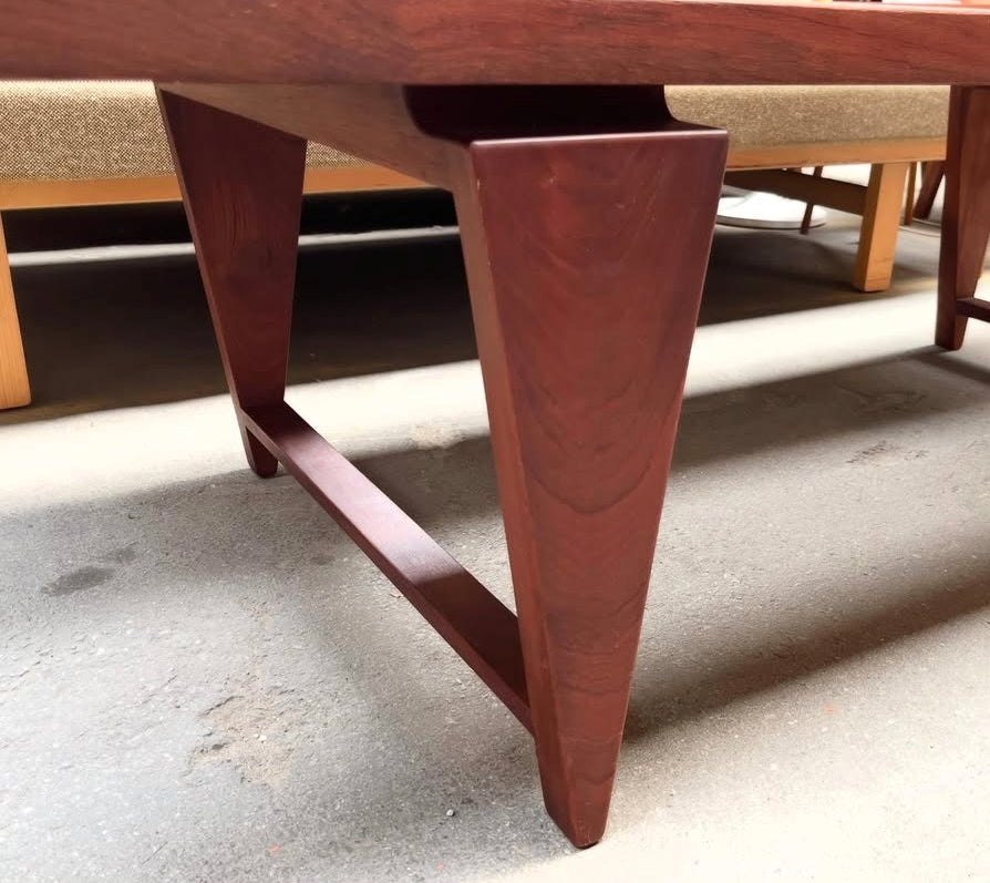 Illum Wikkelsø sofabord af massiv teak