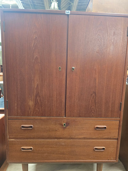 Teak skab